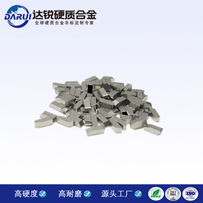 焊接合金鋸齒片 鋒利耐磨合金鋸齒粒定制
